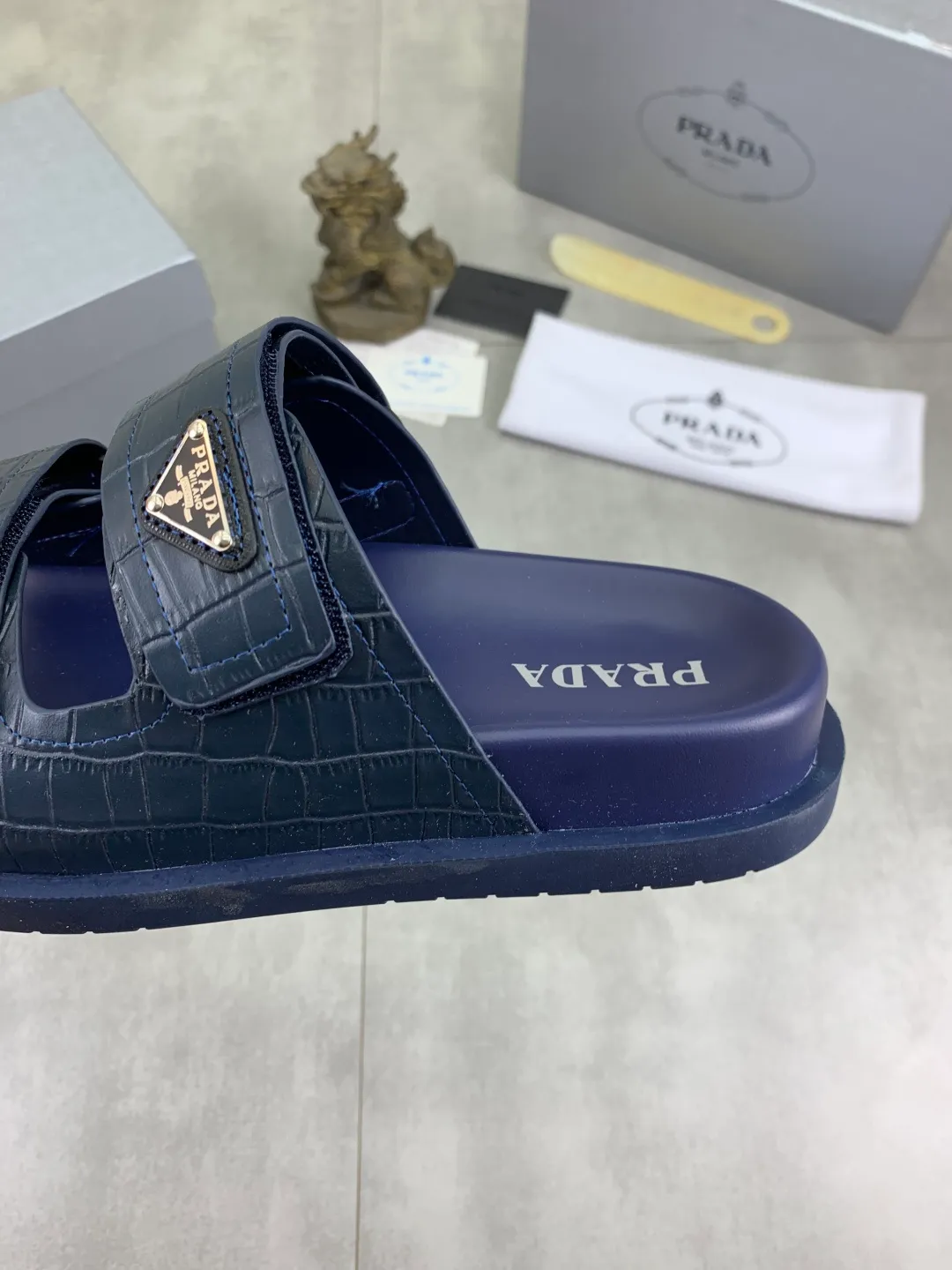 Men's shoes 💰P340💰【New style】🎁🎁🎁 PRADA Prada's new casual slippers, original official website, perfect workmanship, transmitting a kind of noble luxury, sublimating its definition of luxury in Prada's high-end extraordinary craftsmanship. Original combination outsole, code number: 38-44 (45 customized) Multiple colors 🉑️ to choose from